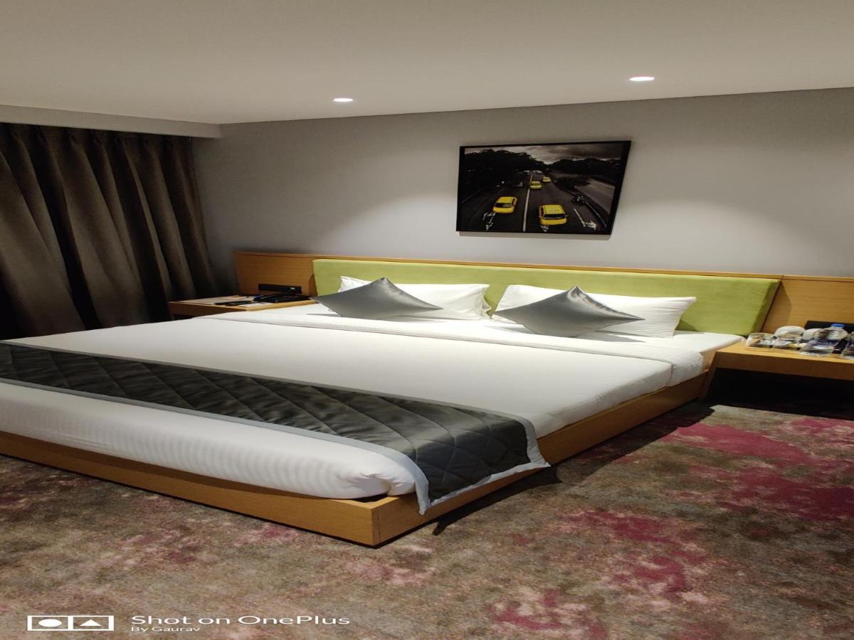 The Amore Surat Otel Dış mekan fotoğraf