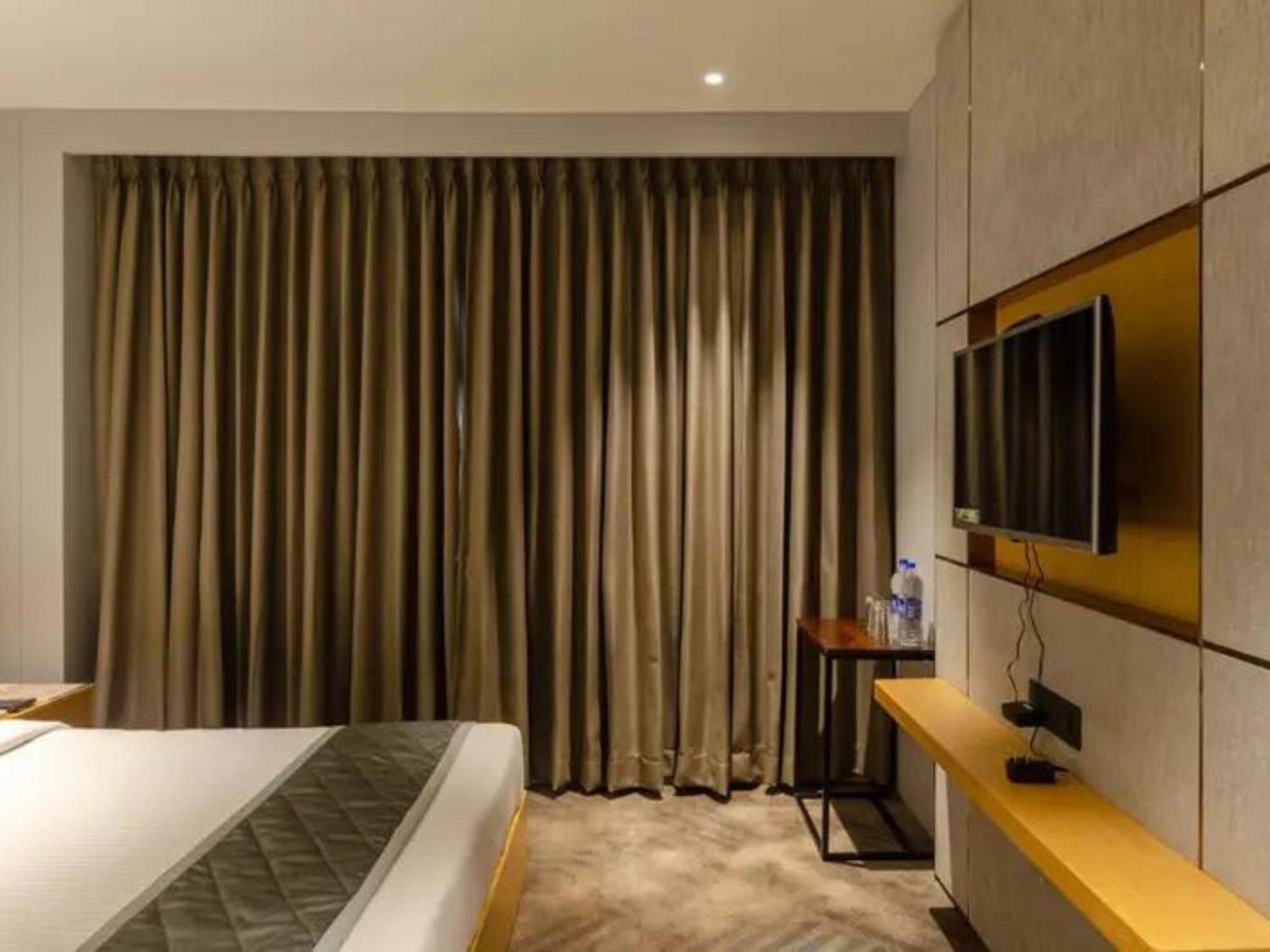 The Amore Surat Otel Dış mekan fotoğraf