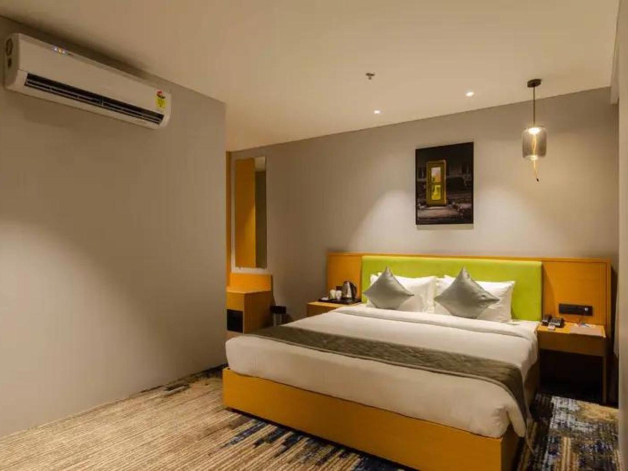 The Amore Surat Otel Dış mekan fotoğraf