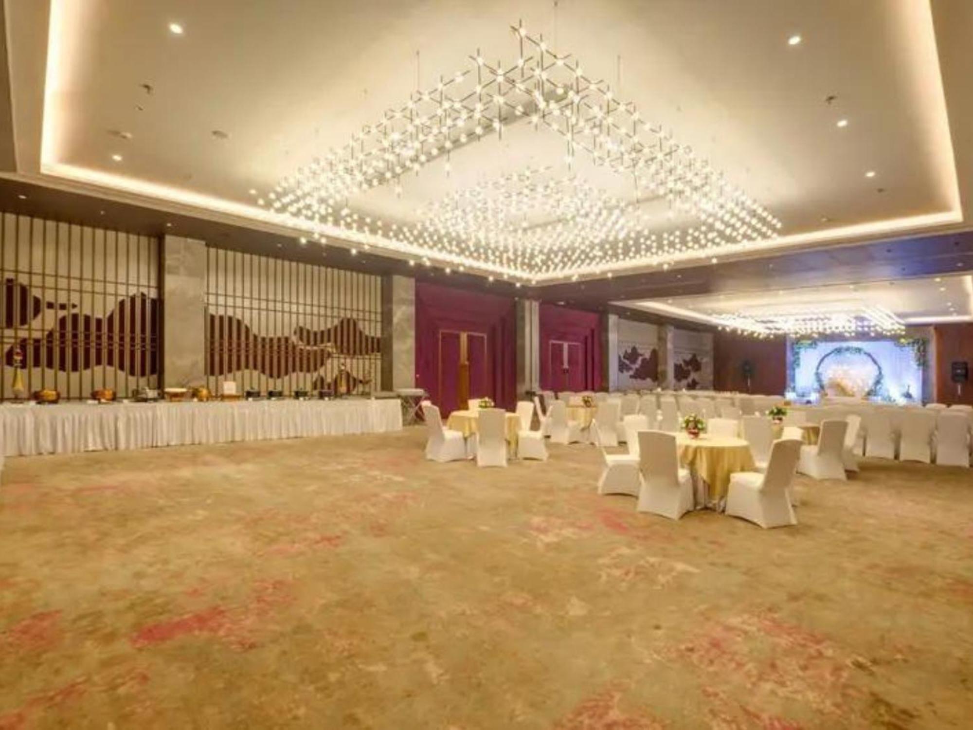 The Amore Surat Otel Dış mekan fotoğraf