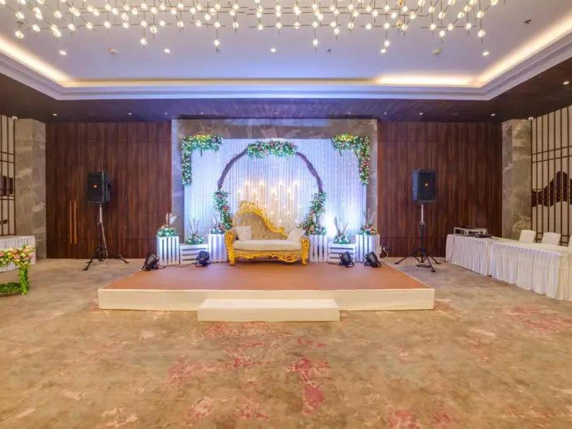 The Amore Surat Otel Dış mekan fotoğraf