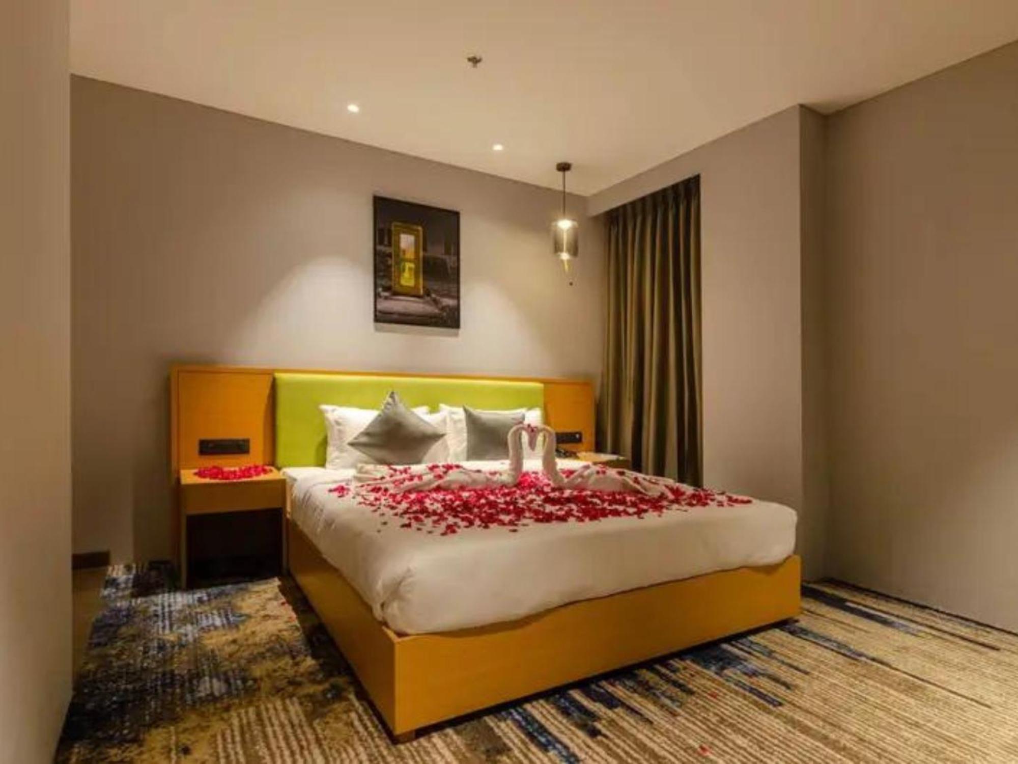 The Amore Surat Otel Dış mekan fotoğraf