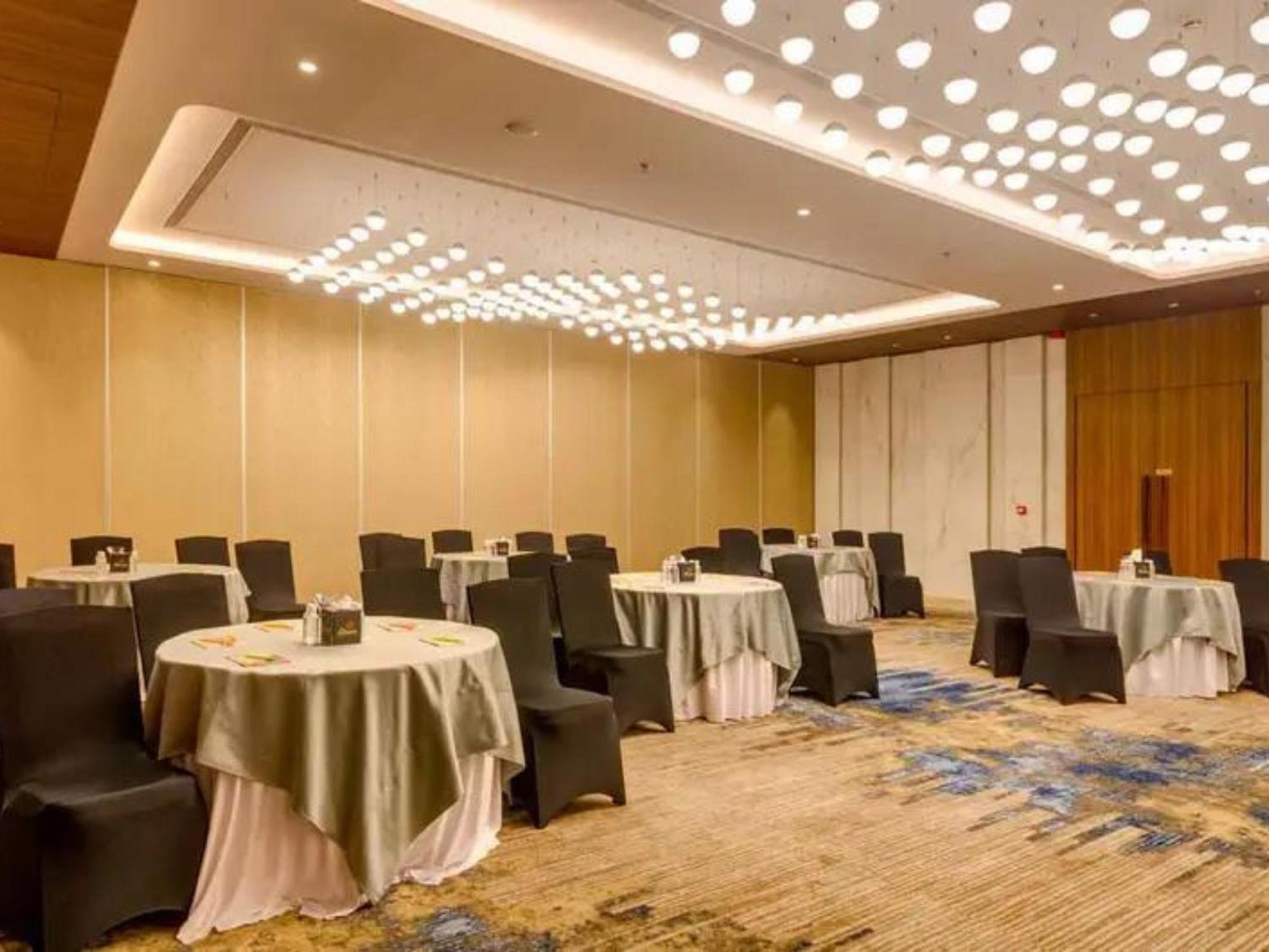 The Amore Surat Otel Dış mekan fotoğraf