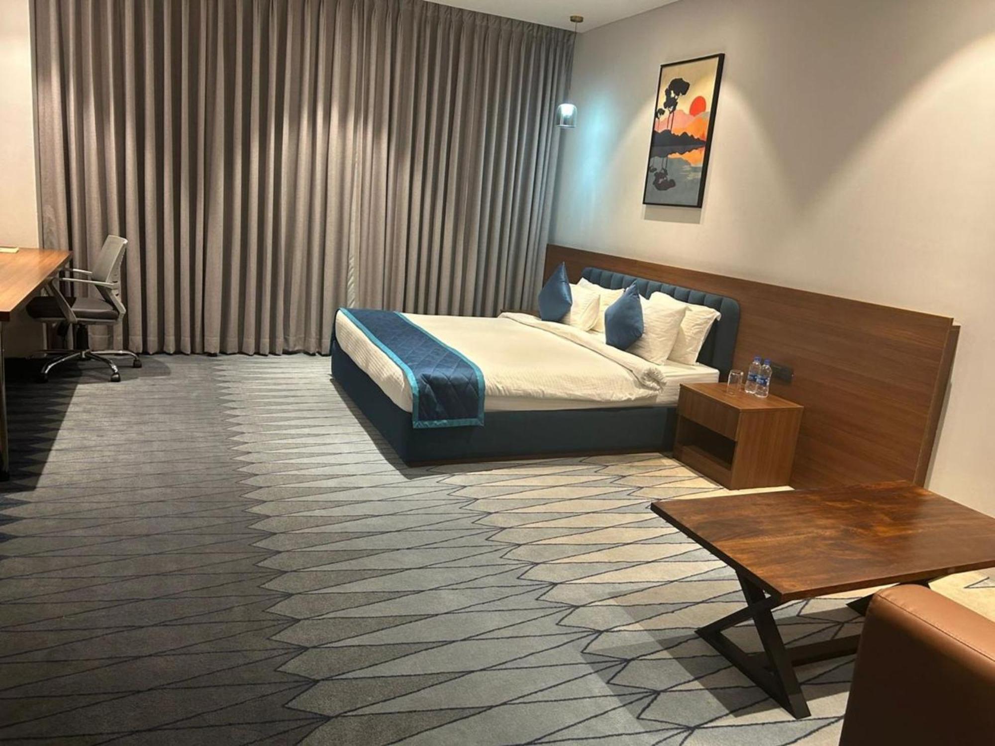 The Amore Surat Otel Dış mekan fotoğraf